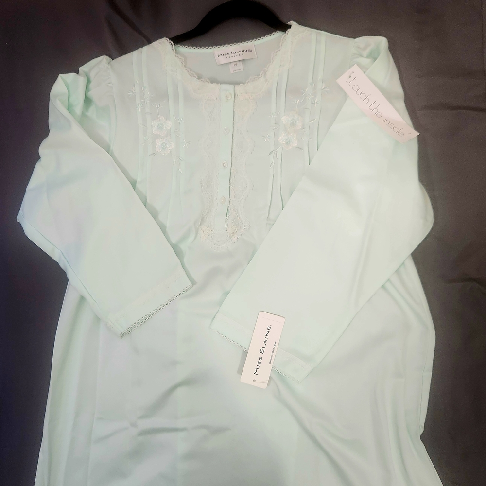 NWT Miss Elaine Light Green Embroidered Chemise Size Extra Small